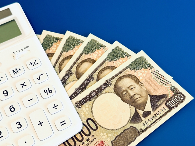 電卓と現金