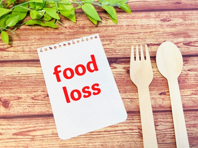 Food lossの文字列と観葉植物