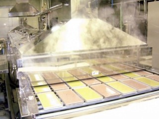作動している業務用蒸し機